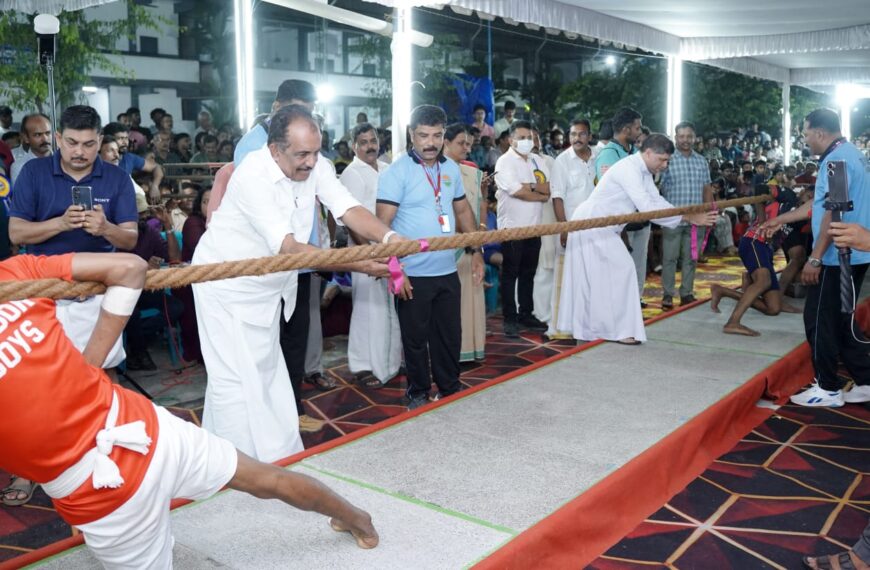 അഖില കേരള വടം വലി മത്സരം കുറ്റിക്കാട് പള്ളി അങ്കണത്തിൽ ബഹു മാനപ്പെട്ട ചാലക്കുടി MP ബെന്നി ബഹനാൻ ഉദ്ഘാടനം ചെയ്തു