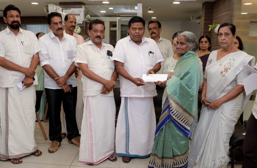 ധനസഹായം വിതരണം ചെയ്തു
