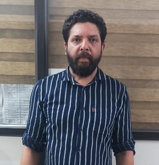 കൊറ്റംകുളം ഹോട്ടലിൽ ഭക്ഷണം കഴിക്കാനെത്തിയ കുടുംബത്തിനെതിരെ പാർക്കിംഗ് ഏരിയയിൽ വച്ച് ആക്രമണം ; പ്രതി സെമീർ റിമാന്റിൽ