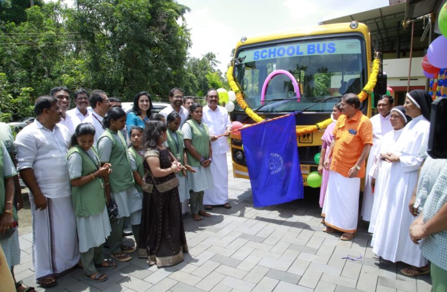പരിയാരം ആശ്രയ ഭവൻ സ്പെഷ്യൽ സ്കൂളിന് ബസ് അനുവദിച്ചു