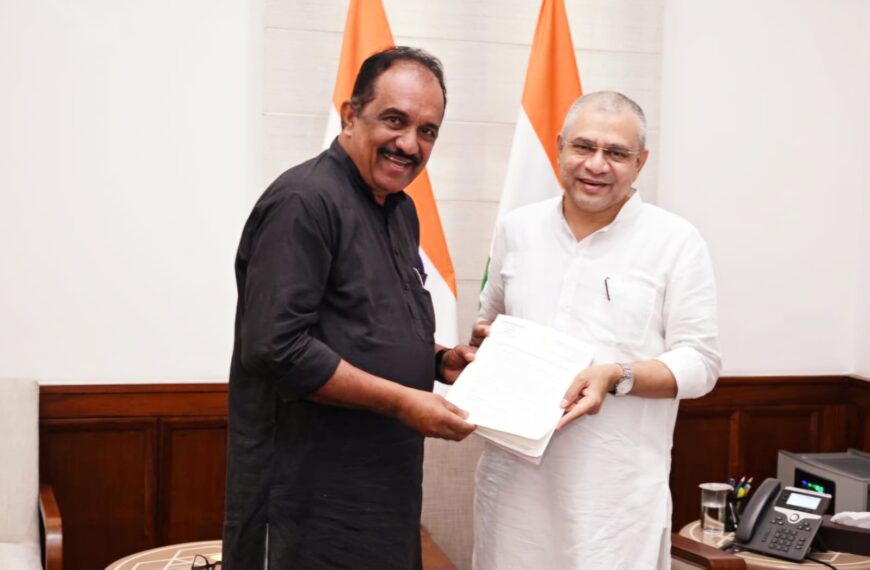 അങ്കമാലി, ആലുവ, ചാലക്കുടി റെയിൽവേ സ്റ്റേഷനുകളിൽ കൂടുതൽ ട്രെയിൻ ട്രെയിനുകൾക്ക് സ്റ്റോപ്പുകൾ – ആലുവ സ്റ്റേഷൻ വികസനം : ബെന്നി ബഹനാൻ എം പി മന്ത്രിയെ കണ്ടു